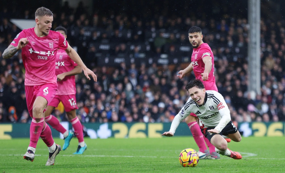 Mckenna Frustrated as Ipswich Pay the Penalty at Craven Cottage in Disappointing Defeat